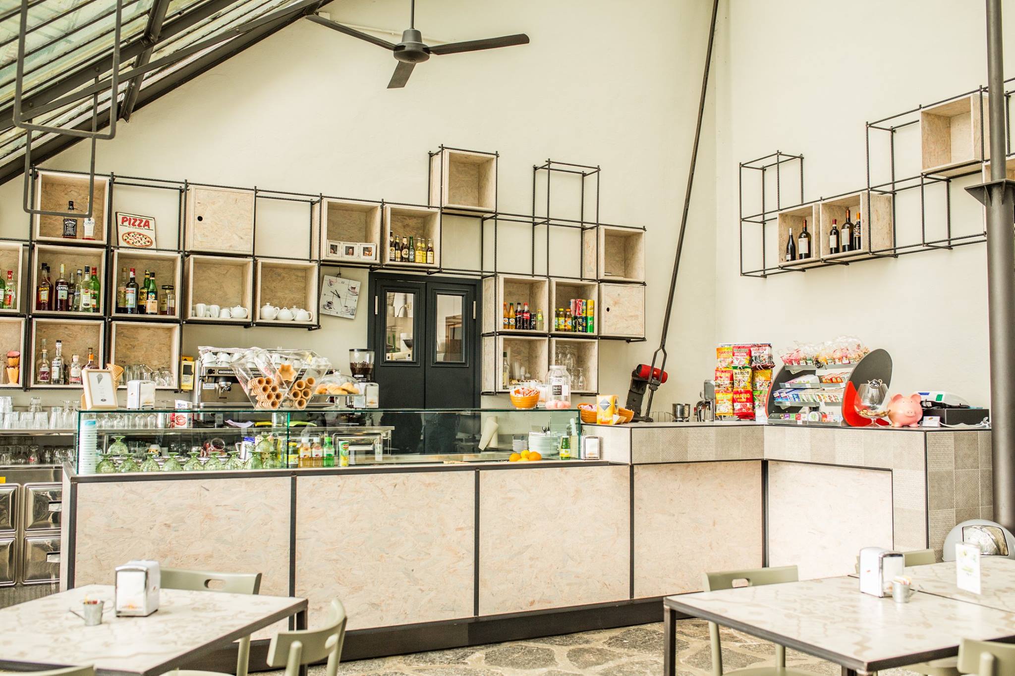 Il design vintage industriale perfetto per bar e ristoranti! – Spazi di  Lusso